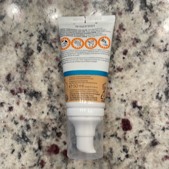La Roche-Posay sunscreen - Picture 5 of 5